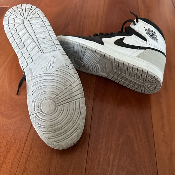 Air Jordan 1 High Retro OG Bleached Coral size 8 - Picture 4 of 8